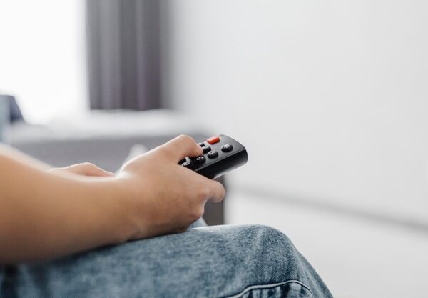 Como verificar se o controle da sua TV está funcionando?